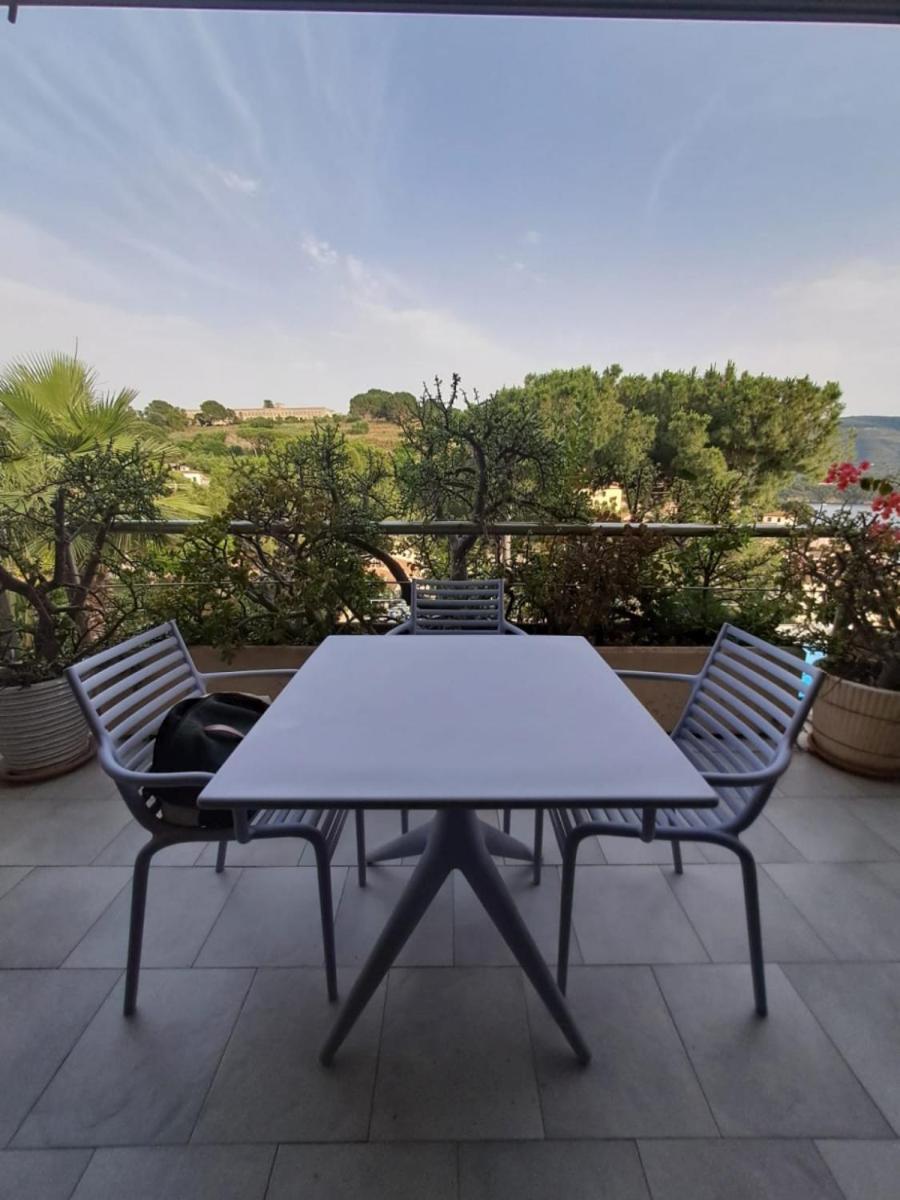 Appartamenti Residence Il Porto 13 E 16 Порт-Аццурро Экстерьер фото